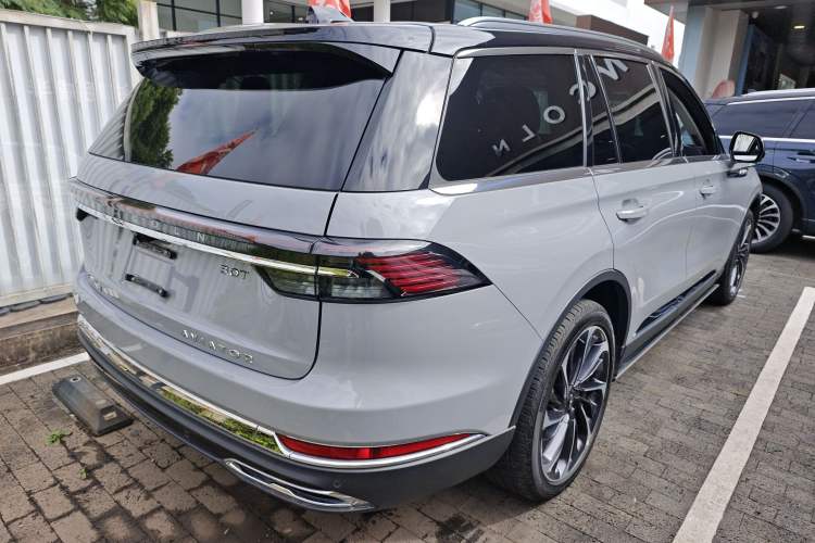 Used Lincoln Aviator 2024 3.0T V6 All-Wheel-Drive Luxury Edition Six Seats Rear Right 45 Deg