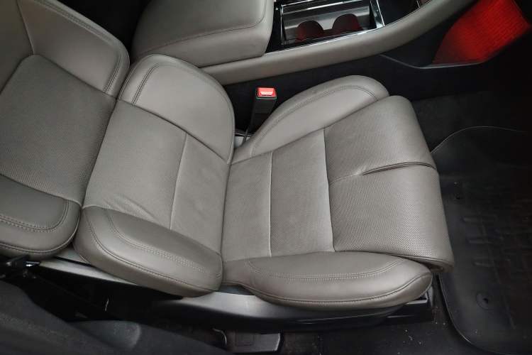 Used Lincoln Aviator 2024 3.0T V6 All-Wheel-Drive Luxury Edition Six Seats Right Front Seat