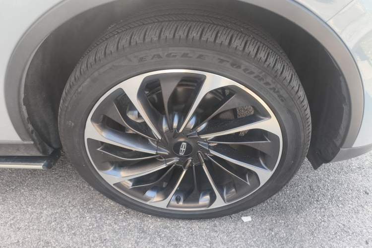 Used Lincoln Aviator 2024 3.0T V6 All-Wheel-Drive Luxury Edition Six Seats Right Front Wheel Hub