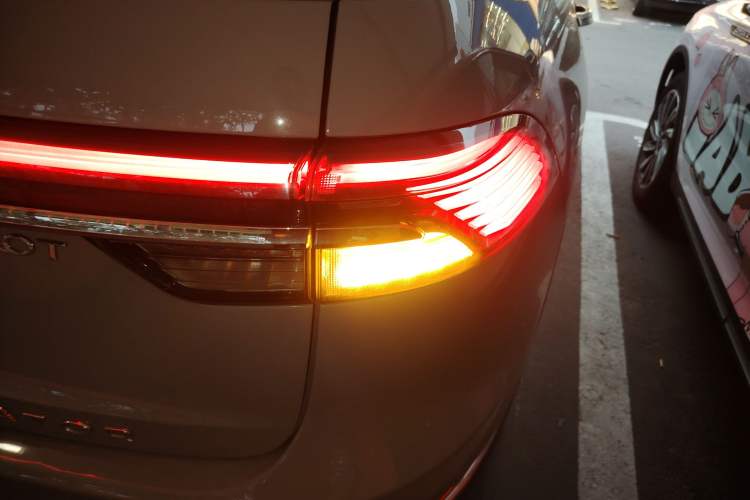 Used Lincoln Aviator 2024 3.0T V6 All-Wheel-Drive Luxury Edition Six Seats Right Rear Taillight
