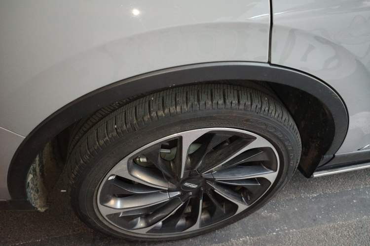 Used Lincoln Aviator 2024 3.0T V6 All-Wheel-Drive Luxury Edition Six Seats Right Rear Wheel Hub