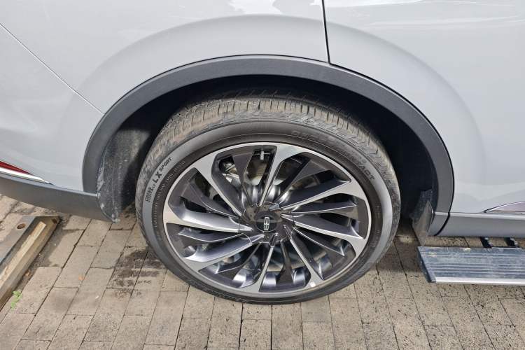 Used Lincoln Aviator 2024 3.0T V6 All-Wheel-Drive Luxury Edition Six Seats Right Rear Wheel Hub