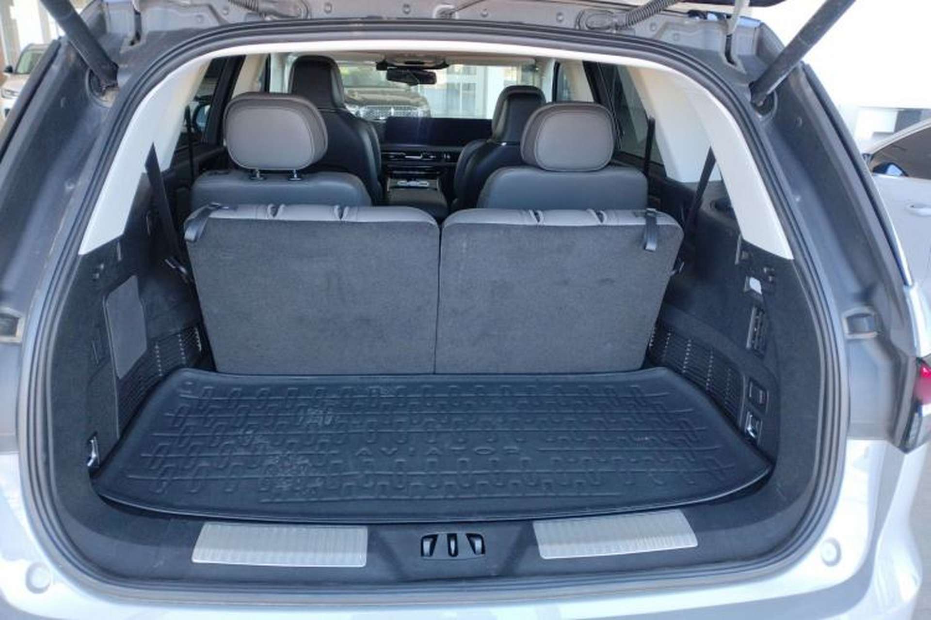 Used Lincoln Aviator 2024 3.0T V6 All-Wheel-Drive Luxury Edition Six Seats Trunk