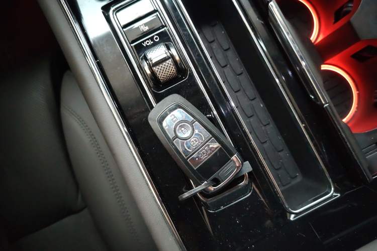 Used Lincoln Aviator 2024 3.0T V6 All-Wheel-Drive Luxury Edition Six Seats Vehicle Key