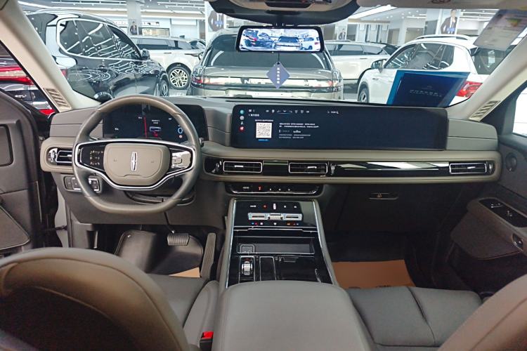 Used Lincoln Aviator 2024 3.0T V6 All-Wheel-Drive Luxury Edition Six Seats Center Console