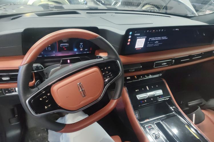Used Lincoln Aviator 2024 3.0T V6 All-Wheel-Drive Luxury Edition Six Seats Center Console