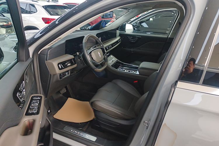 Used Lincoln Aviator 2024 3.0T V6 All-Wheel-Drive Luxury Edition Six Seats Driver Seat
