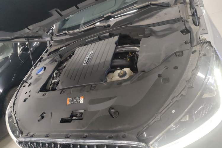 Used Lincoln Aviator 2024 3.0T V6 All-Wheel-Drive Luxury Edition Six Seats Engine Bay