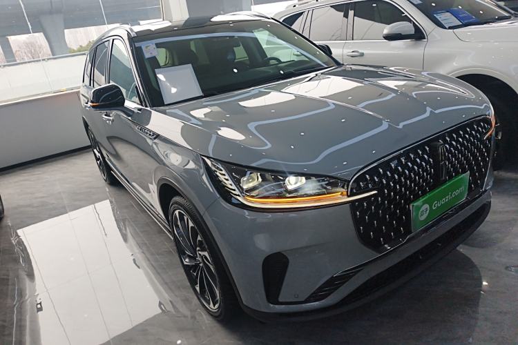 Used Lincoln Aviator 2024 3.0T V6 All-Wheel-Drive Luxury Edition Six Seats Front Right 45 Deg