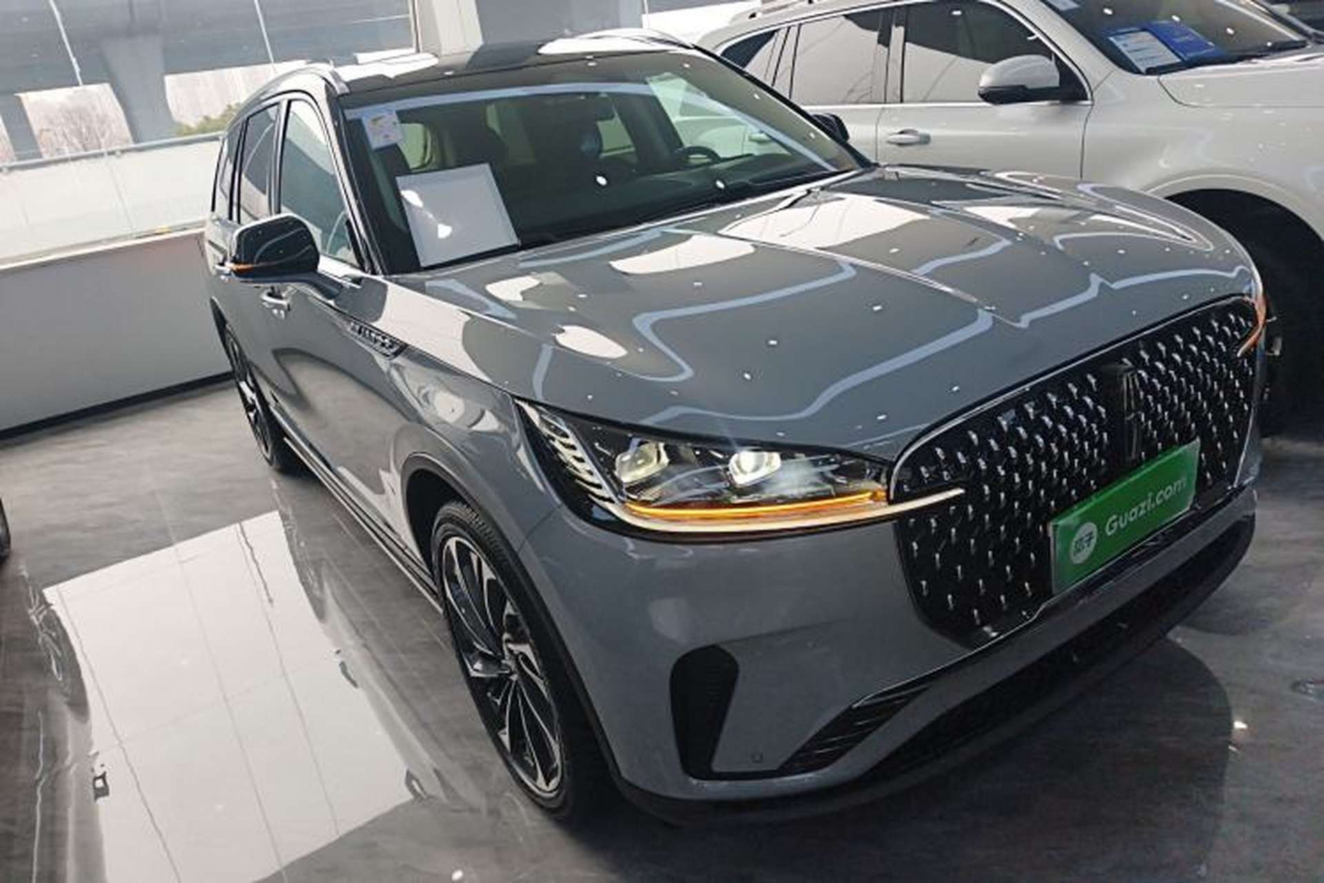 Used Lincoln Aviator 2024 3.0T V6 All-Wheel-Drive Luxury Edition Six Seats Front Right 45 Deg