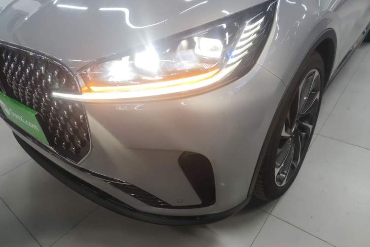 Used Lincoln Aviator 2024 3.0T V6 All-Wheel-Drive Luxury Edition Six Seats Left Front Headlight