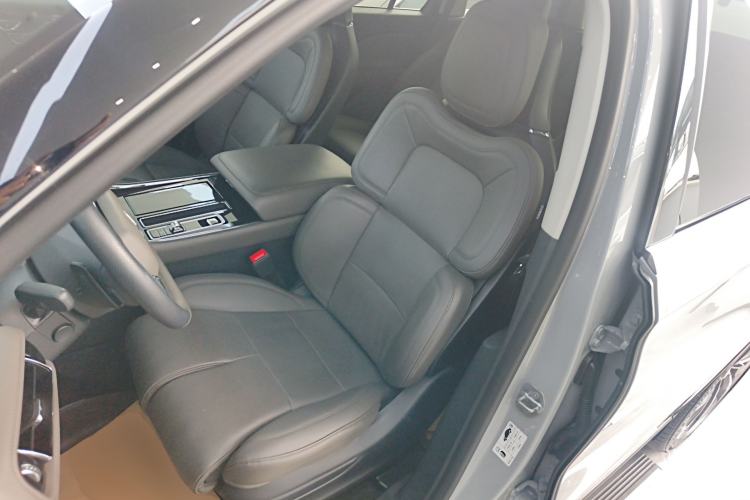 Used Lincoln Aviator 2024 3.0T V6 All-Wheel-Drive Luxury Edition Six Seats Left Front Seat