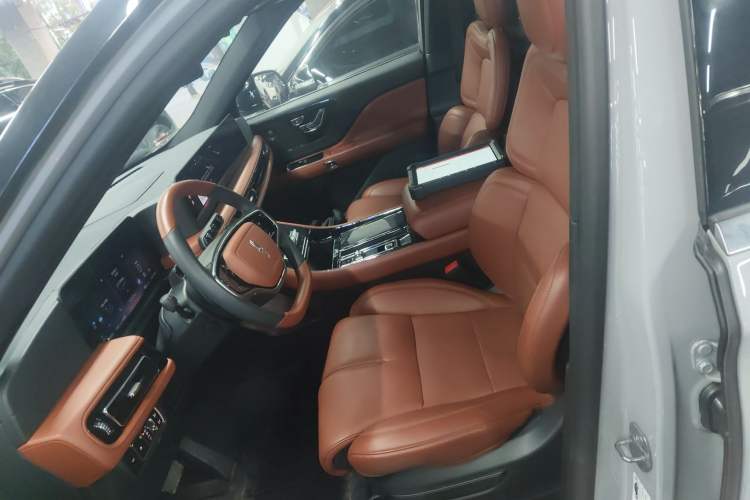 Used Lincoln Aviator 2024 3.0T V6 All-Wheel-Drive Luxury Edition Six Seats Left Front Seat