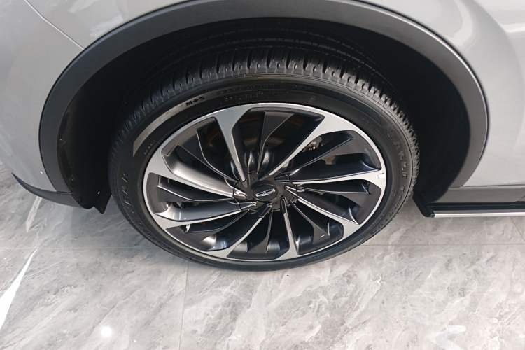 Used Lincoln Aviator 2024 3.0T V6 All-Wheel-Drive Luxury Edition Six Seats Left Front Wheel Hub
