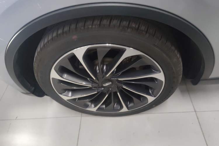 Used Lincoln Aviator 2024 3.0T V6 All-Wheel-Drive Luxury Edition Six Seats Left Front Wheel Hub
