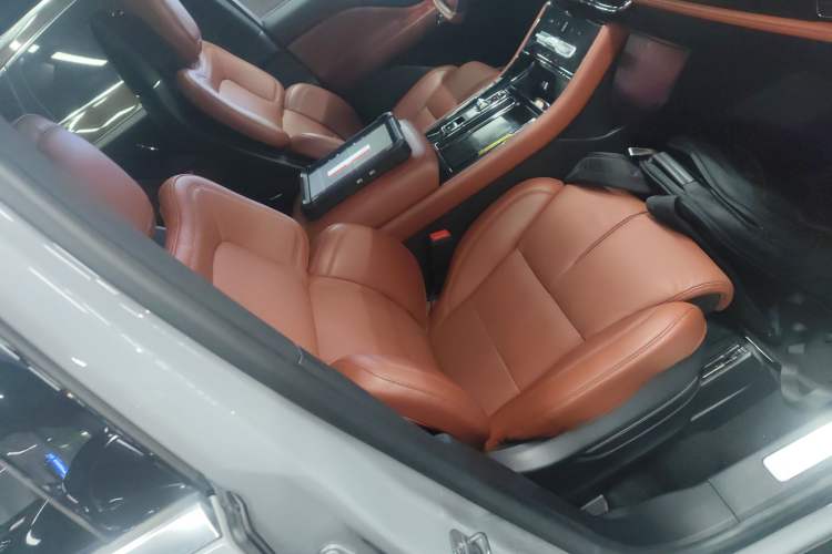 Used Lincoln Aviator 2024 3.0T V6 All-Wheel-Drive Luxury Edition Six Seats Right Front Seat