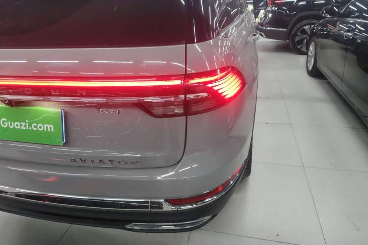 Used Lincoln Aviator 2024 3.0T V6 All-Wheel-Drive Luxury Edition Six Seats Right Rear Taillight