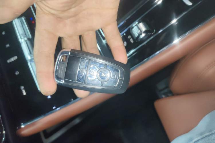 Used Lincoln Aviator 2024 3.0T V6 All-Wheel-Drive Luxury Edition Six Seats Vehicle Key