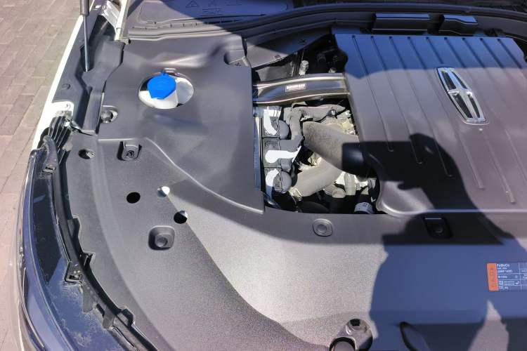 Used Lincoln Aviator 2024 3.0T V6 All-Wheel-Drive Elegance Edition Six Seats Engine Bay Right