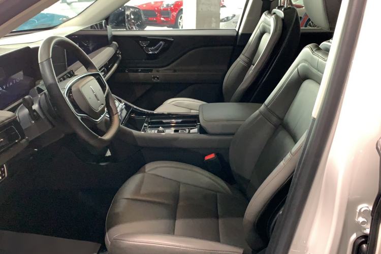 Used Lincoln Aviator 2024 3.0T V6 All-Wheel-Drive Elegance Edition Six Seats Interior 2