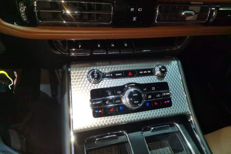 Used Lincoln Aviator New Energy 2020 3.0T V6 All-Wheel-Drive High-Performance Plug-in Hybrid Gear Lever