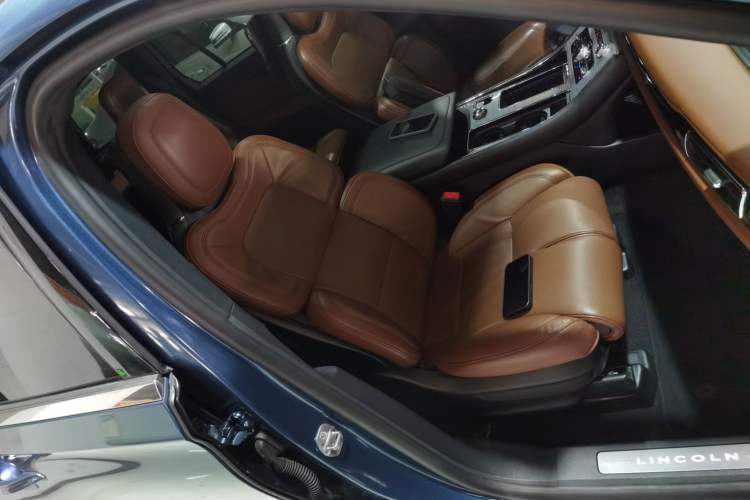 Used Lincoln Aviator New Energy 2020 3.0T V6 All-Wheel-Drive High-Performance Plug-in Hybrid Right Front Seat