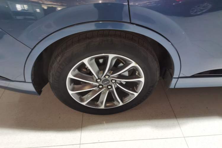 Used Lincoln Aviator New Energy 2020 3.0T V6 All-Wheel-Drive High-Performance Plug-in Hybrid Right Rear Wheel Hub