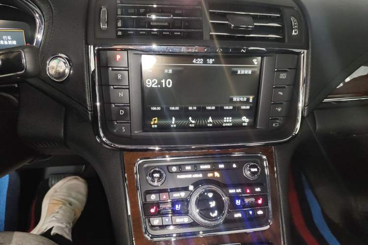 Used Lincoln Continental 2018 3.0T Four-Wheel Drive Prestige Edition Audio And AC Panel