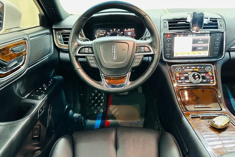 Used Lincoln Continental 2018 2.0T Two-Wheel Drive Deluxe Edition Interior 2