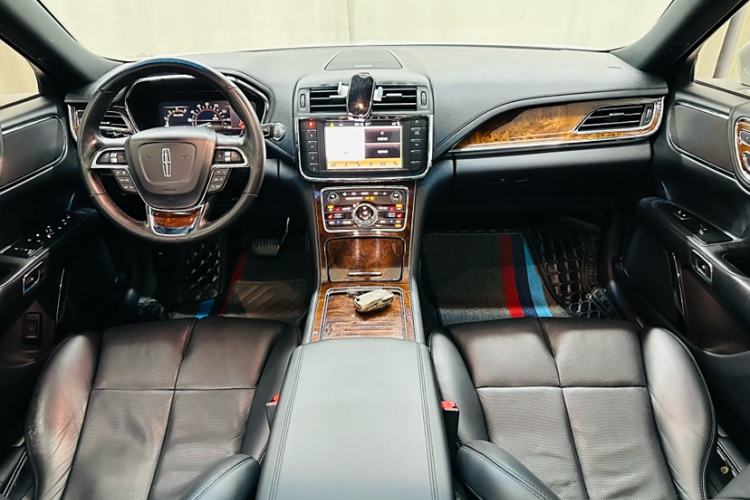 Used Lincoln Continental 2018 2.0T Two-Wheel Drive Deluxe Edition Interior 3