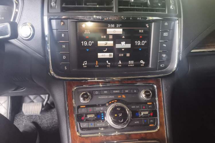 Used Lincoln Continental 2017 2.0T Two-Wheel Drive Prestige Edition Audio And AC Panel