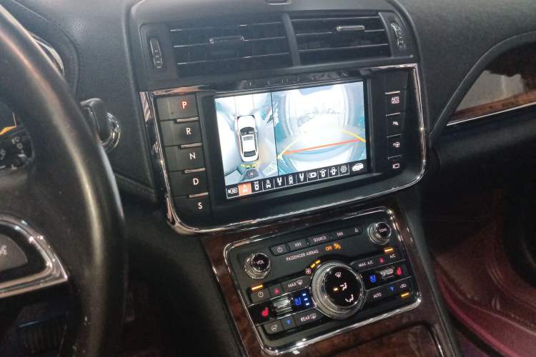 Used Lincoln Continental 2017 3.0T Four-Wheel Drive Prestige Edition Audio And AC Panel
