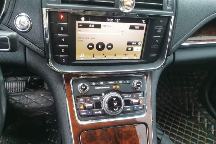 Used Lincoln Continental 2017 2.0T Two-Wheel Drive Deluxe Edition Audio And AC Panel