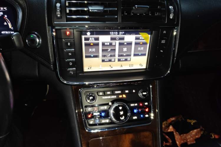Used Lincoln Continental 2017 2.0T Two-Wheel-Drive Luxury Edition Audio And AC Panel