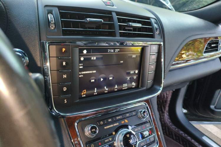 Used Lincoln Continental 2017 2.0T Two-Wheel-Drive Luxury Edition Audio And AC Panel