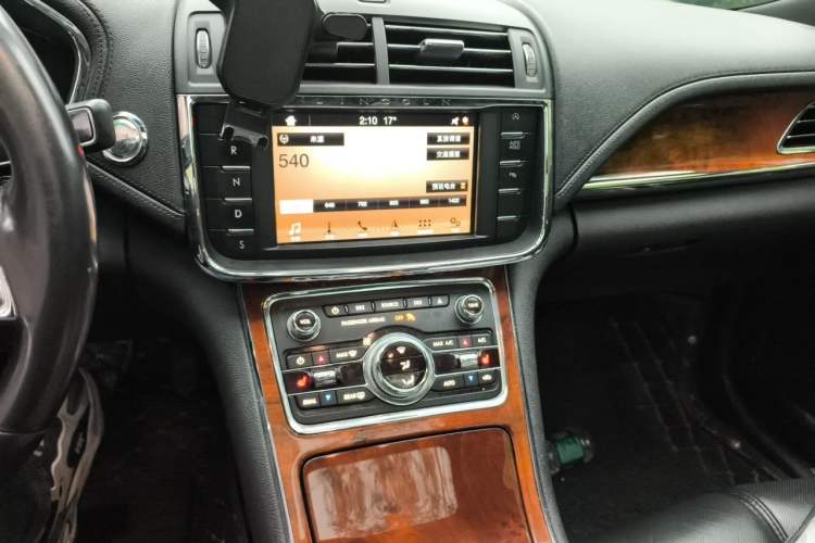 Used Lincoln Continental 2017 2.0T Two-Wheel Drive Deluxe Edition Audio And AC Panel