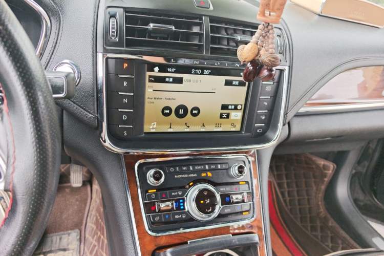 Used Lincoln Continental 2017 2.0T Two-Wheel Drive Prestige Edition Audio And AC Panel