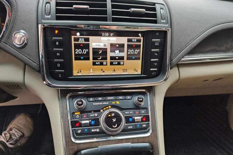 Used Lincoln Continental 2017 2.0T Two-Wheel Drive Prestige Edition Audio And AC Panel