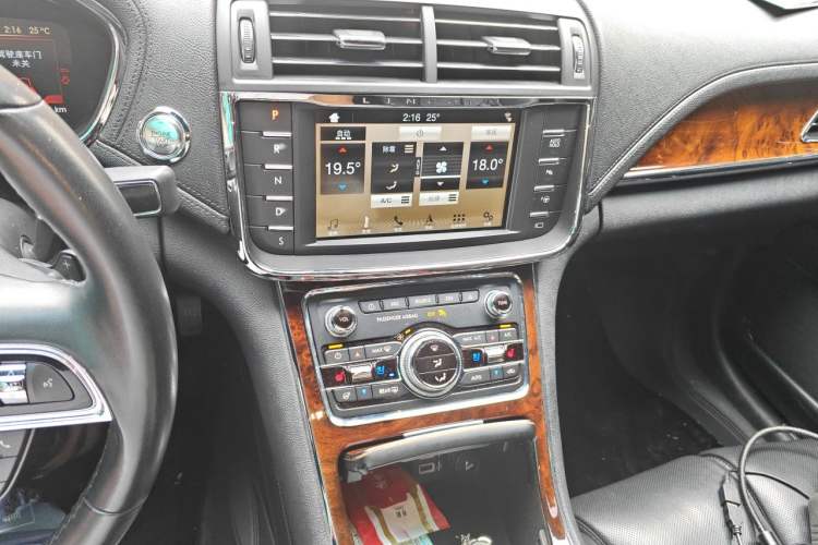 Used Lincoln Continental 2017 3.0T Four-Wheel Drive Prestige Edition Audio And AC Panel