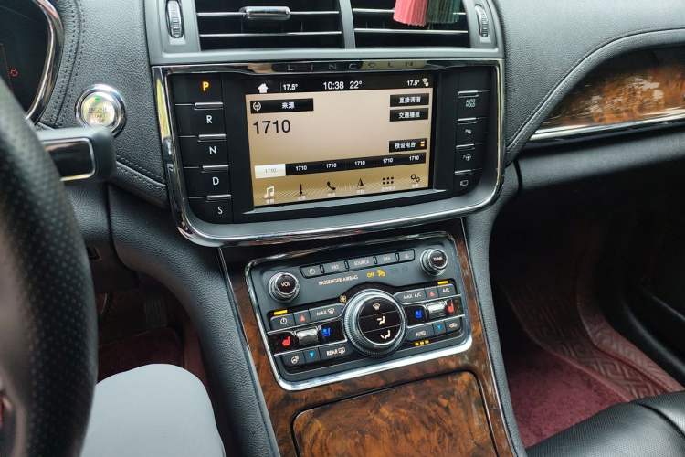 Used Lincoln Continental 2017 3.0T Four-Wheel Drive Prestige Edition Audio And AC Panel