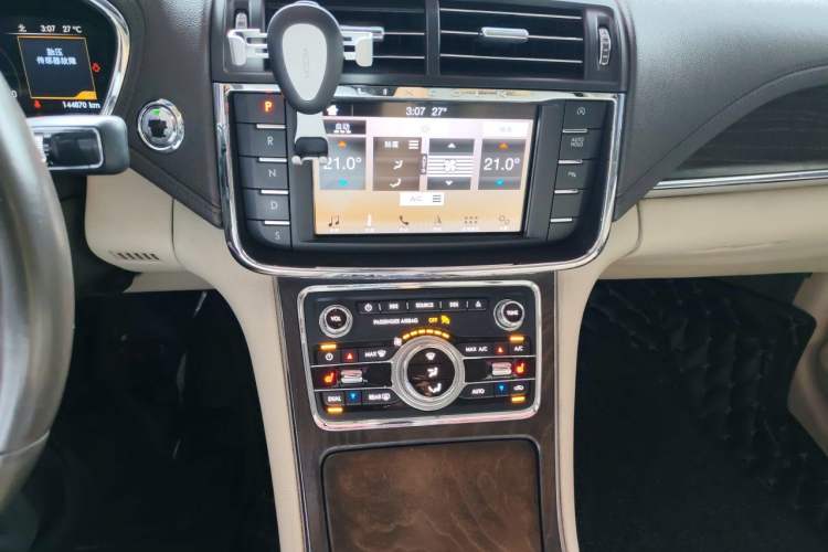 Used Lincoln Continental 2017 2.0T Two-Wheel Drive Deluxe Edition Audio And AC Panel