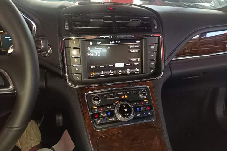 Used Lincoln Continental 2017 3.0T Four-Wheel Drive Prestige Edition Audio And AC Panel