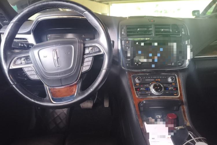 Used Lincoln Continental 2017 2.0T Two-Wheel Drive Prestige Edition Center Console
