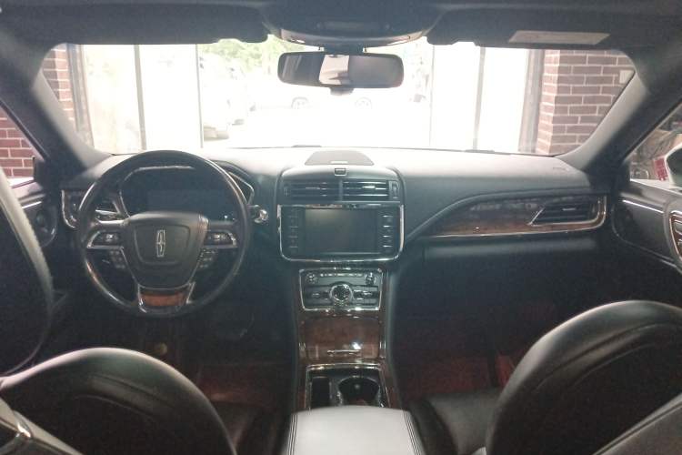 Used Lincoln Continental 2017 3.0T Four-Wheel Drive Prestige Edition Center Console