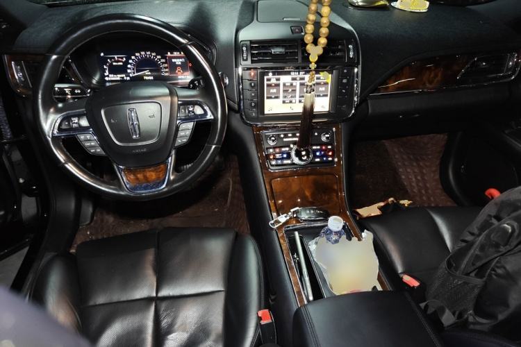 Used Lincoln Continental 2017 2.0T Two-Wheel-Drive Luxury Edition Center Console
