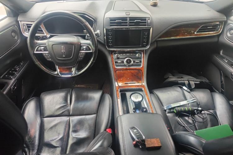 Used Lincoln Continental 2017 3.0T Four-Wheel Drive Prestige Edition Center Console