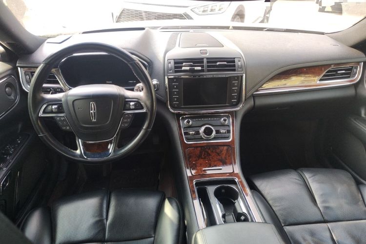 Used Lincoln Continental 2017 2.0T Two-Wheel Drive Prestige Edition Center Console