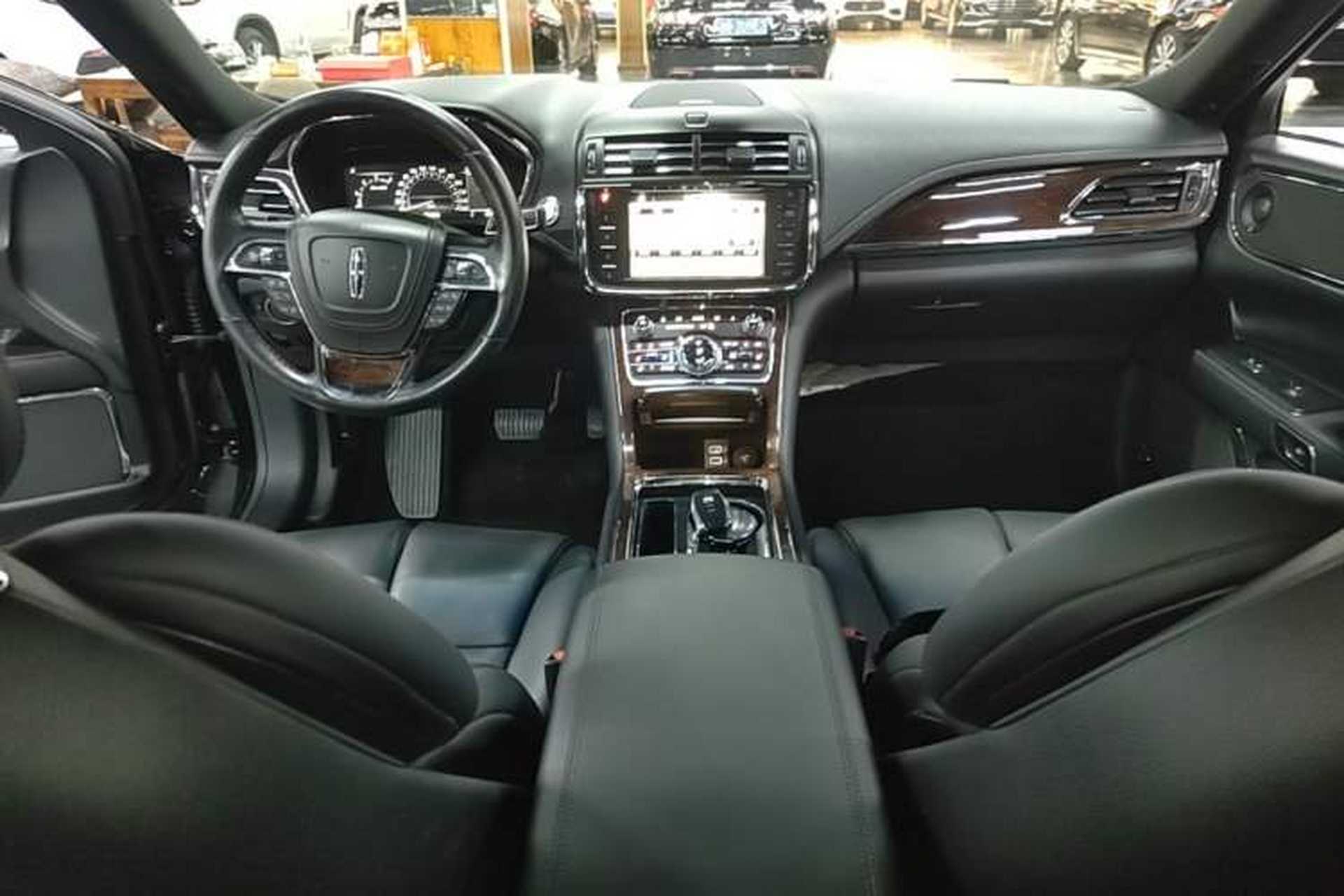 Used Lincoln Continental 2017 2.0T Two-Wheel Drive Prestige Edition Center Console