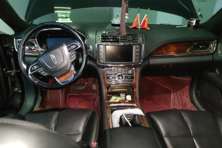 Used Lincoln Continental 2017 2.0T Two-Wheel Drive Deluxe Edition Center Console