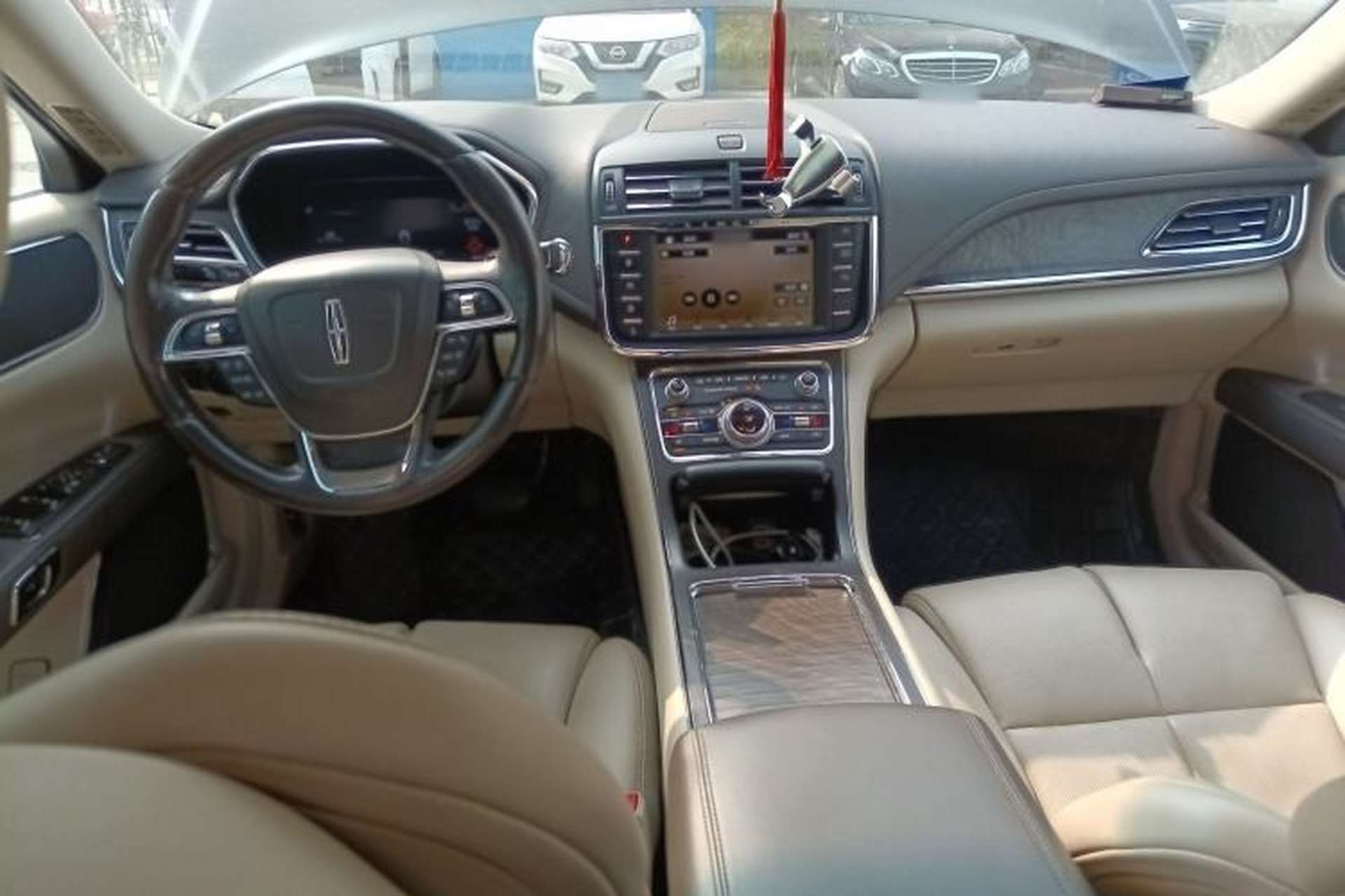 Used Lincoln Continental 2017 2.0T Two-Wheel-Drive Luxury Edition Center Console